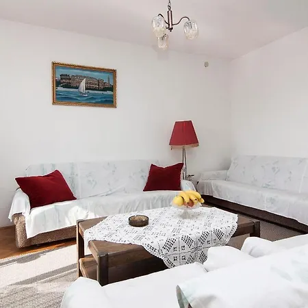 Franko 234 Gasthuis Pula